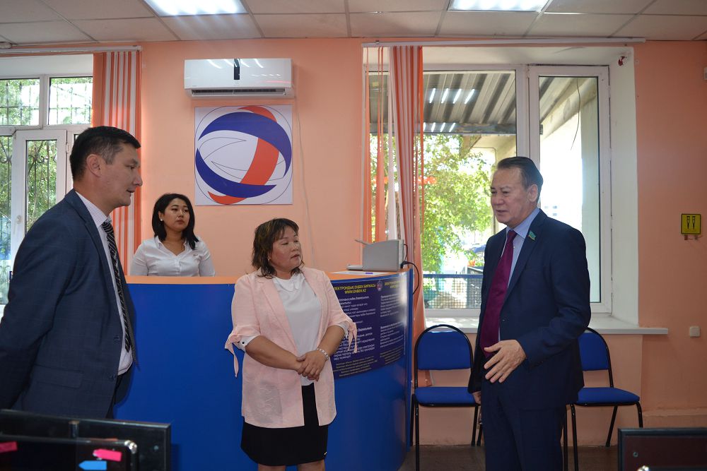 Senator Qarajaldaǵy jumyspen qamtý ortalyǵynyń  jumysymen tanysty