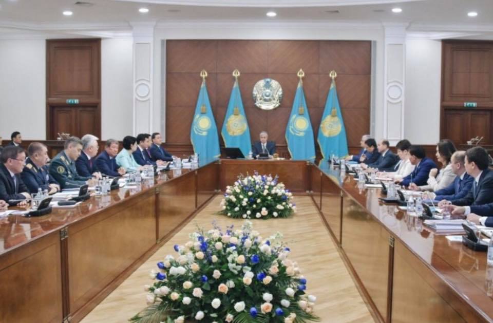 Prezıdent halyqtyń qaryz júktemesin tómendetýge qatysty sharany tıisti deńgeıde oryndaýdy tapsyrdy