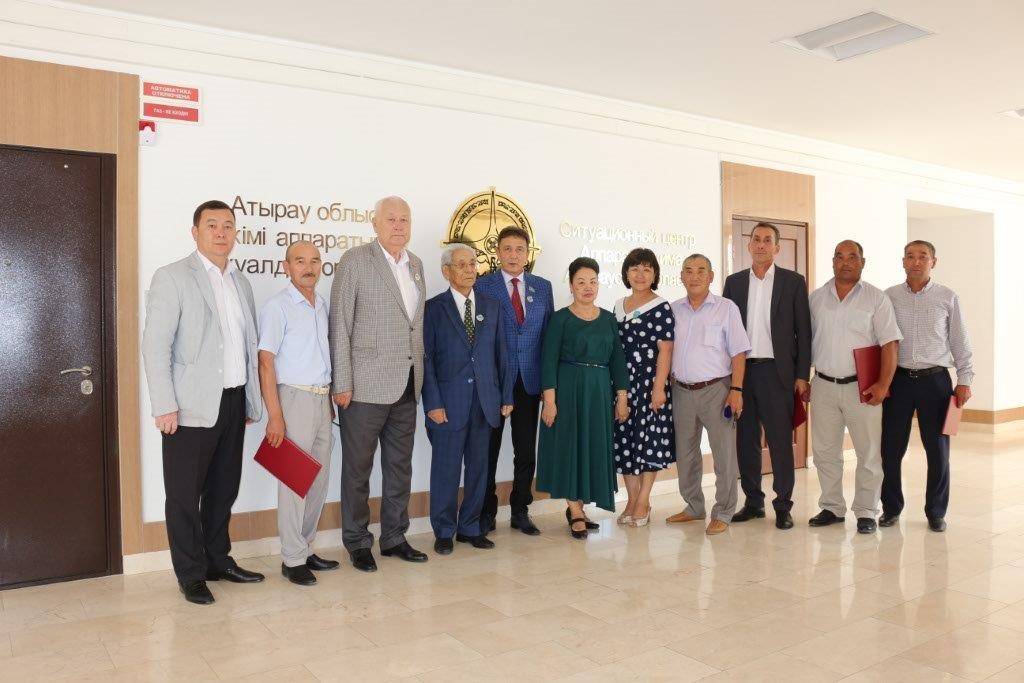 Sársenbaı Eńsegenov azamattardy jeke qabyldap, ótinishterin tyńdady