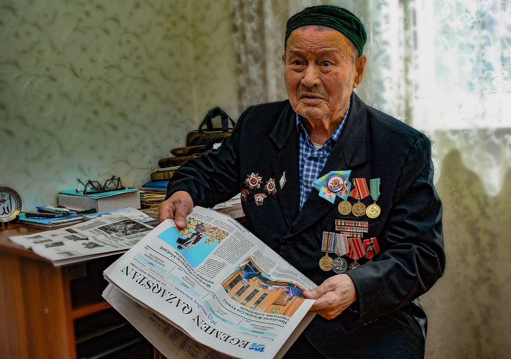 Ahat Bekmádı: El gazetin 80 jyl úzbeı oqydym