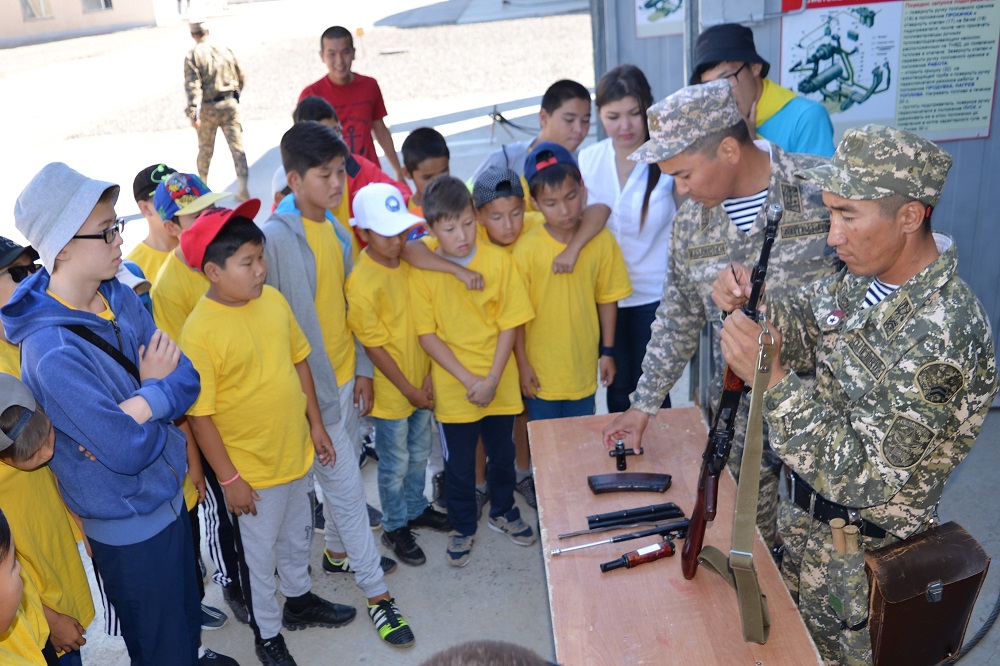«Batys» О́ńQ áskerı bólimderi  lager oqýshylary úshin esikterin ashty