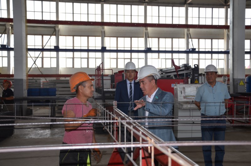 Senatorlar Oraldaǵy óndiris oryndaryn aralady