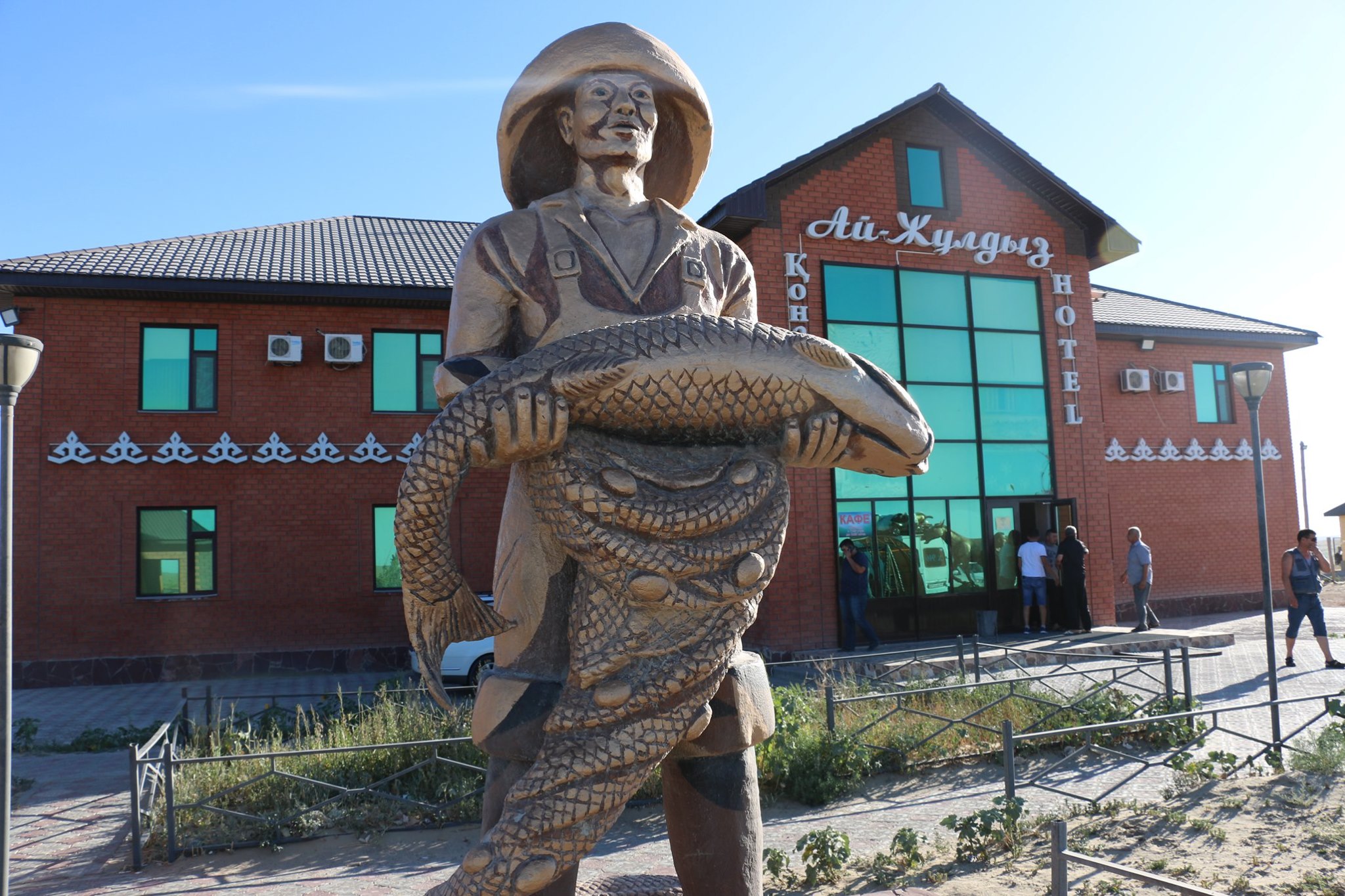 Jańa jumys oryndary kóbeıip keledi