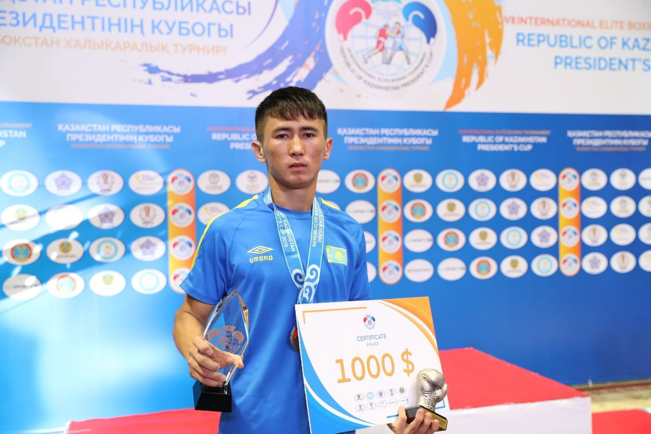 Mahmut Sabyrhan Prezıdent kýboginiń úzdik boksshysy ataǵyn ıelendi