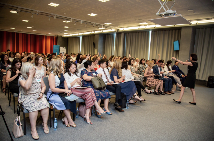 Qazaqstannyń 14  qalasynyń kásipker-áıelderi Almatyda jınaldy