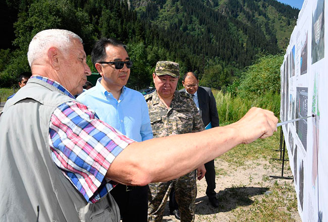 B.Saǵyntaev Almaty taý bókterindegi selden qorǵaý is-sharalarynyń barysymen tanysty