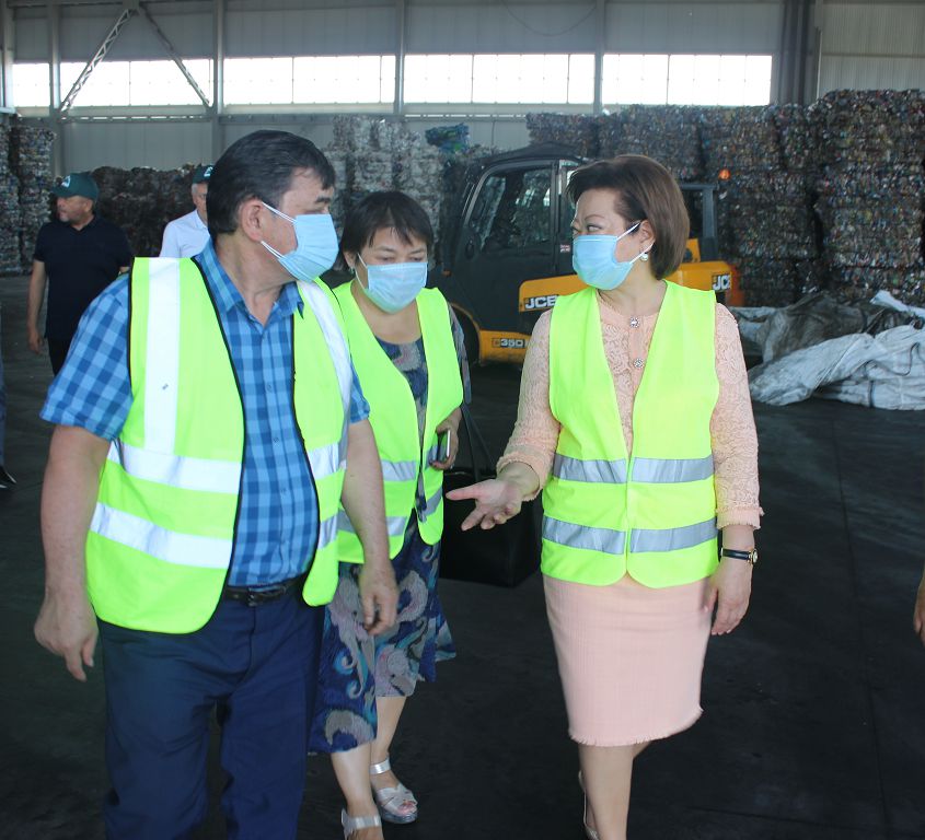 Qoqys óńdeıtin mekemede boldy