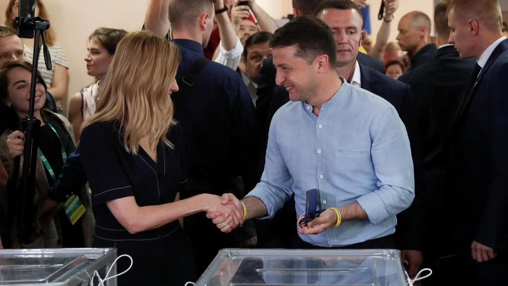 Ýkraına halqy kezekten tys Joǵarǵy Rada depýtattaryn saılady