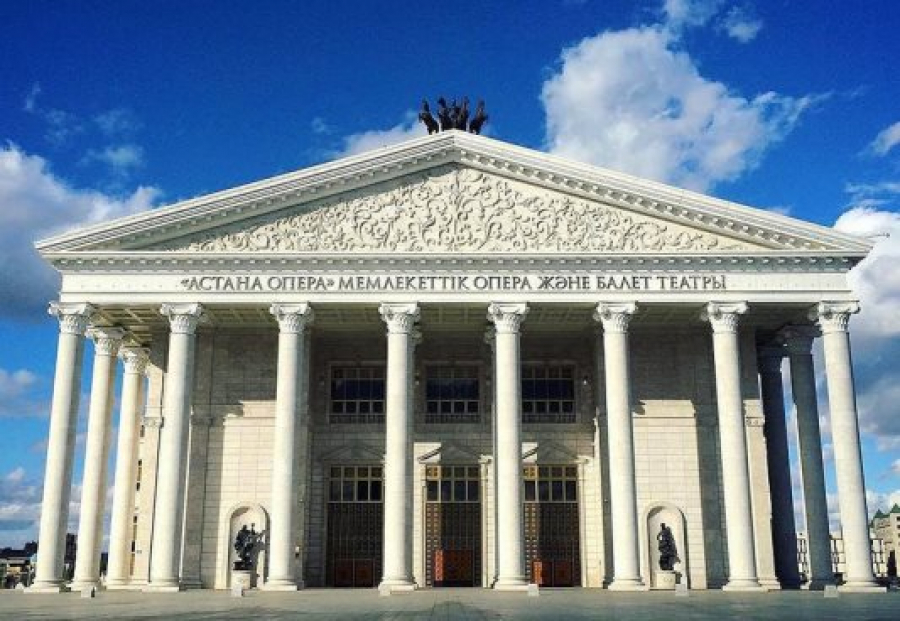 Uıyqtap jatqan júrekti án oıatar