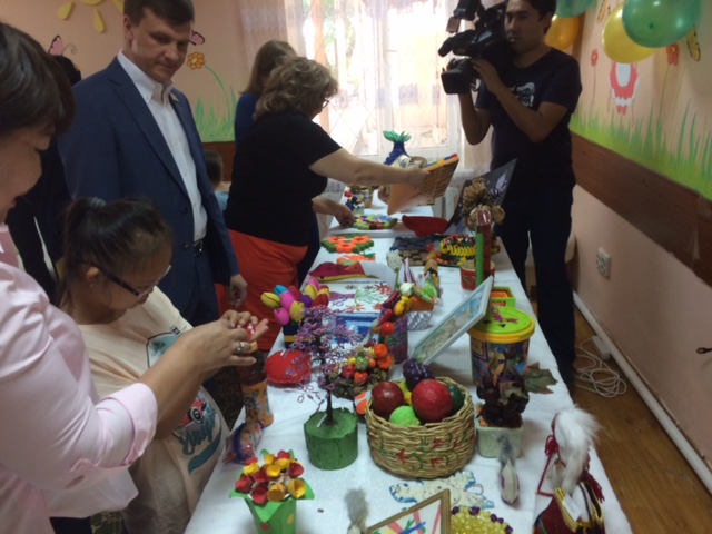 Almatyda «Kedergisiz keleshek» jobalar sheńberinde jármeńkeler uıymdastyryldy