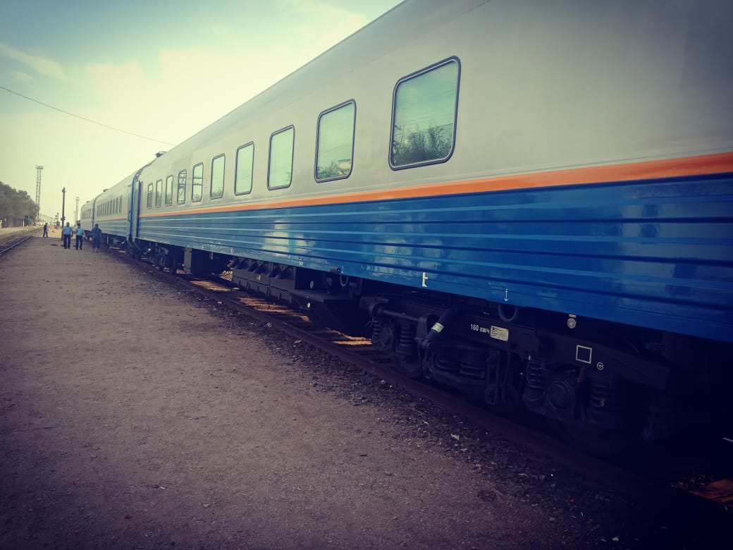 Quramyna jańa vagondar engen Almaty-Mańǵystaý poıyzy Mańǵystaýǵa keldi