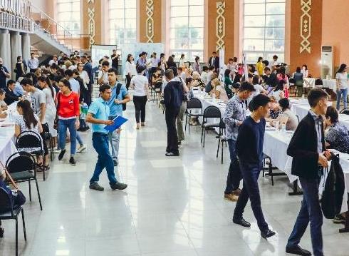 Almatyda bos jumys oryndarynyń jármeńkesi ótti