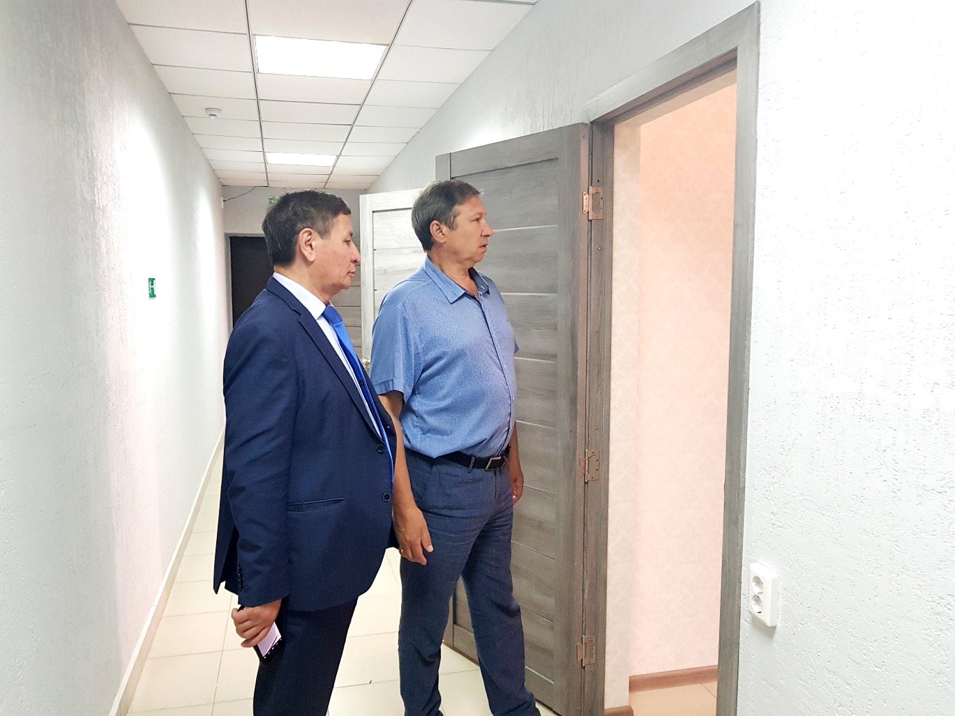 Senator stýdentterdiń jańa jataqhanasymen tanysty