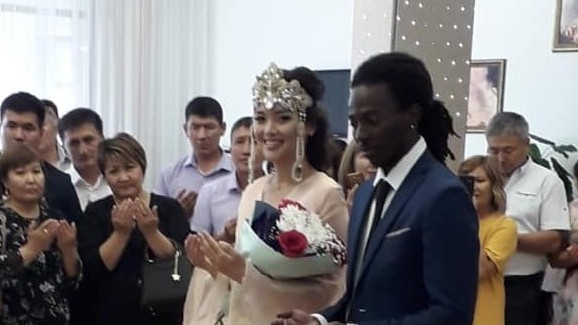 Qorıtyn dúnıemiz bólek edi...