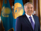 Nursultan Nazarbaev Sooronbaı Jeenbekovpen telefon arqyly sóılesti