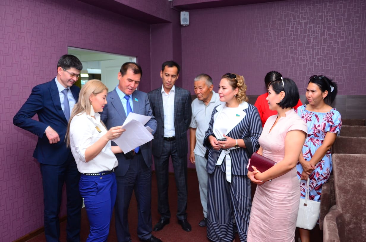 Senat depýtattary shymkenttiktermen kezdesti