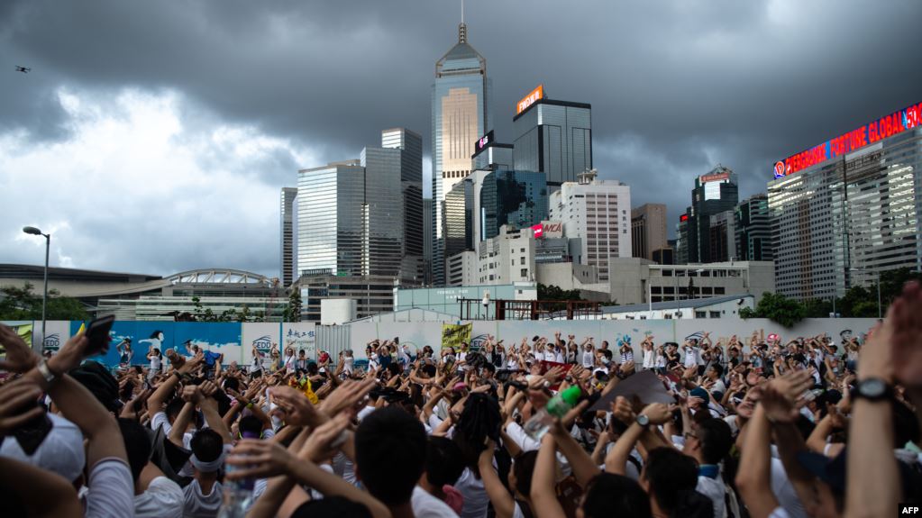 Gonkongtegi mıtıngiler jalǵasyp jatyr