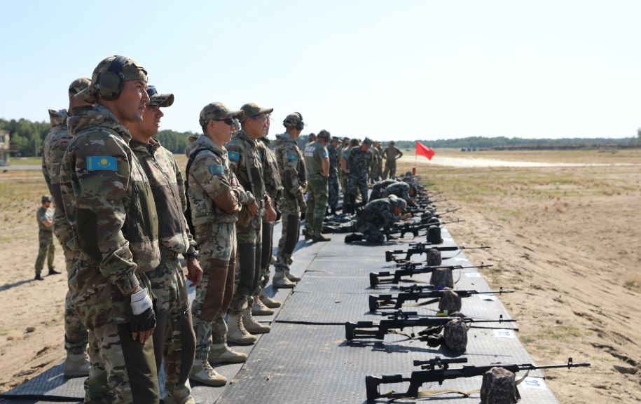 Qazaqstan áskeriniń mergenderi álem úzdigi degen ataq úshin baq synasýǵa ázir