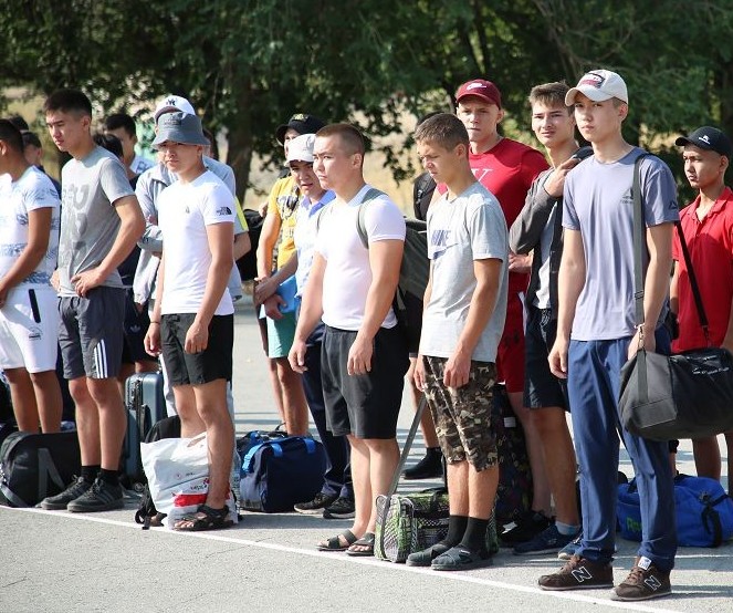 Úsh júzden astam qazaqstandyq áskerı ushqysh bolýdy armandaıdy