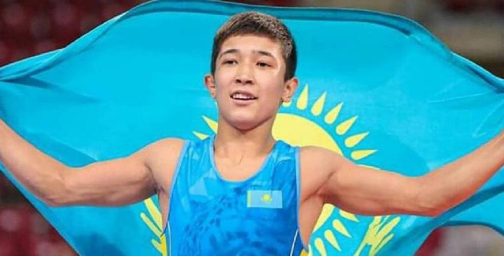 Samatbek Izimǵalı altyn júldeger atandy