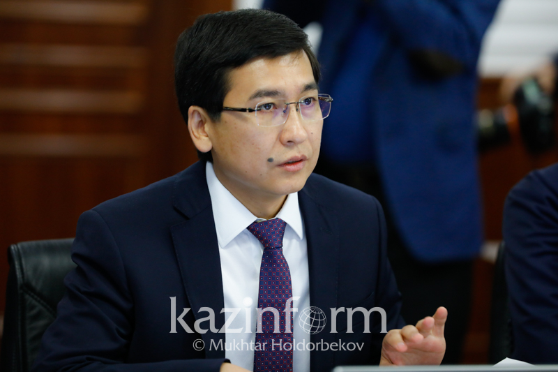 Balalardy qate oqýlyqpen qatege úıretip jatyrmyz – Ashat Aımaǵambetov