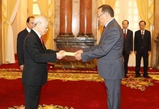 Qazaqstan Elshisi Vetnam Prezıdentine senim gramotalaryn tabystady