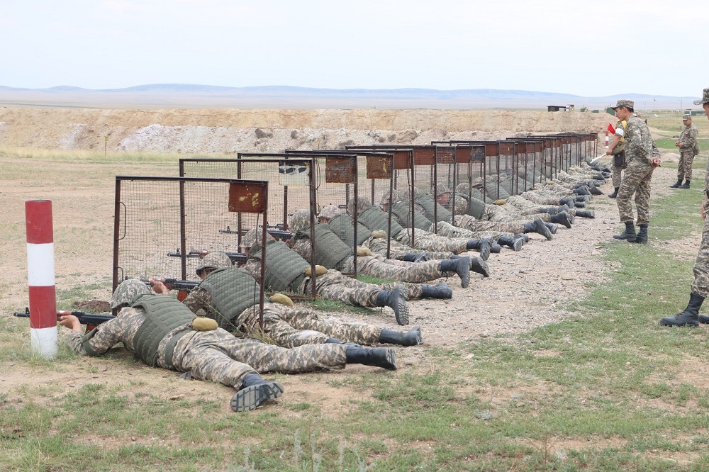 200 bolashaq zapastaǵy ofıser jattyǵýdan oraldy