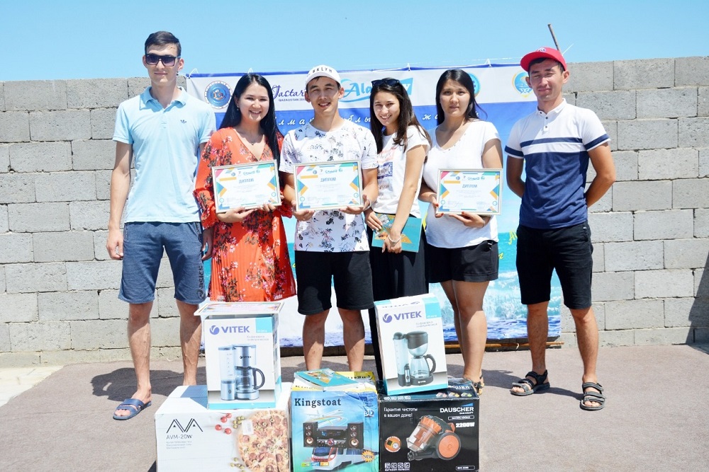 Jas otbasylar Alakól jaǵalaýynda jarysqa tústi