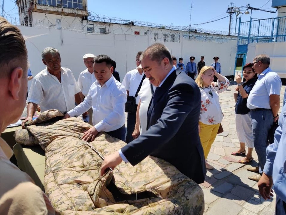 Mınıstr túrmege bardy