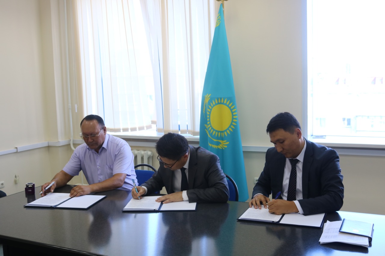 Yntymaqtastyq memorandýmyna qol qoıyldy