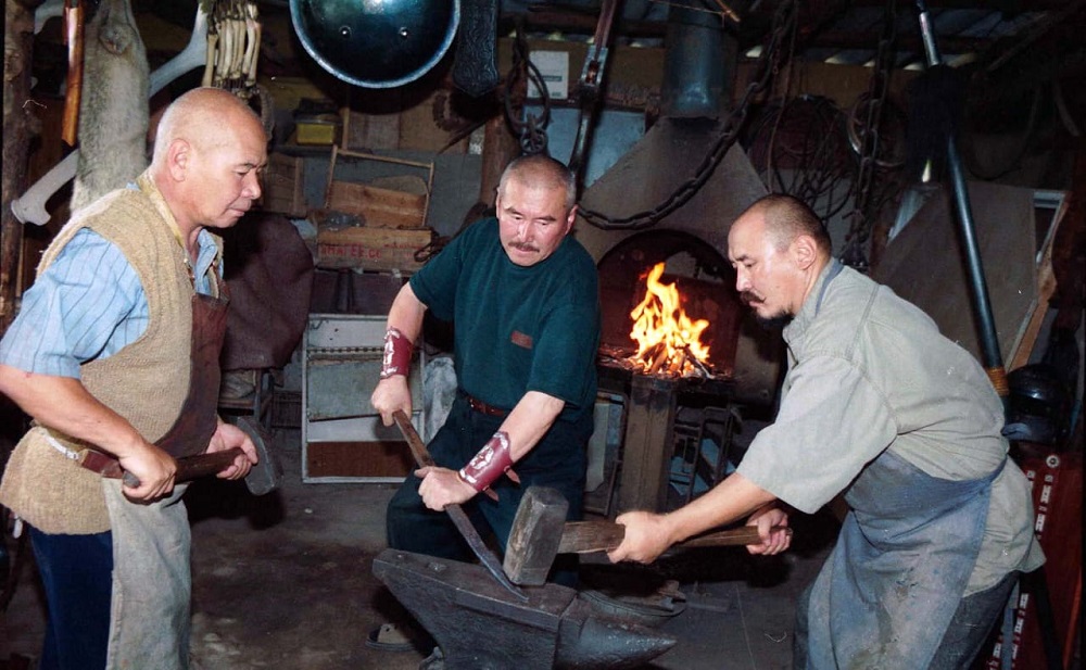 Qara baltaly qarasha úı