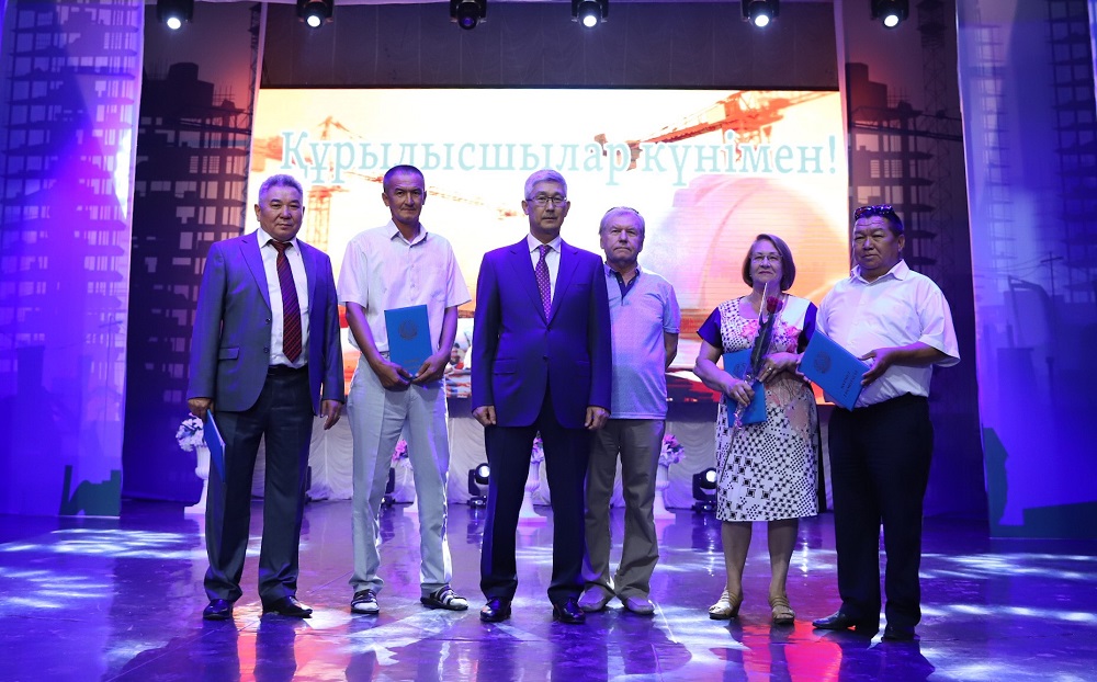 Mańǵystaýda qurylysshylarǵa qurmet kórsetildi