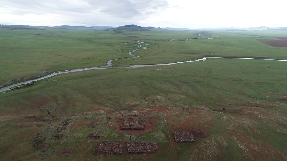 О́túkende qaǵanǵa arnalǵan keshen tabyldy