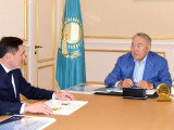 Nursultan Nazarbaev Aqmola oblysynyń ákimi Ermek Marjyqpaevpen kezdesti