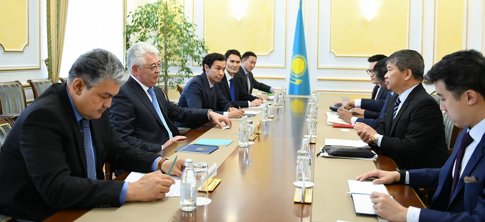 SIM-de bilim berý salasyndaǵy ınvestısııalyq jobany talqylady