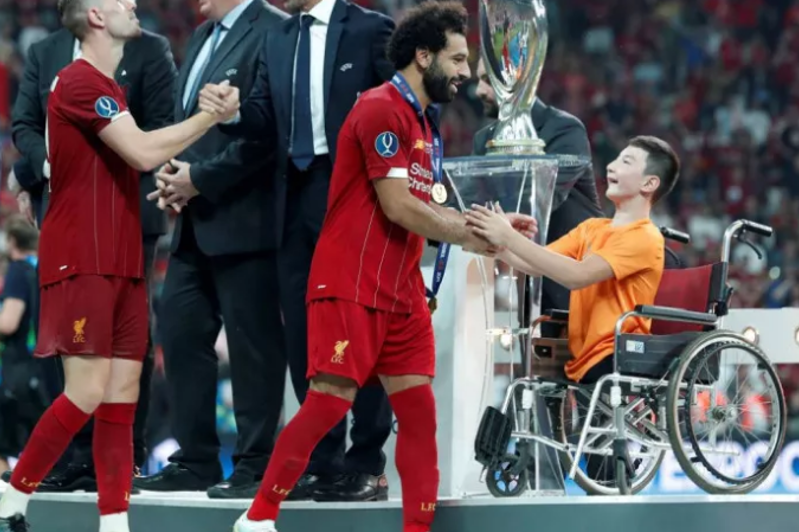 Qazaqstandyq «Nık Výıchıch» Lıverpýl oıynshylaryna ÝEFA Sýperkýbogyn tabystady