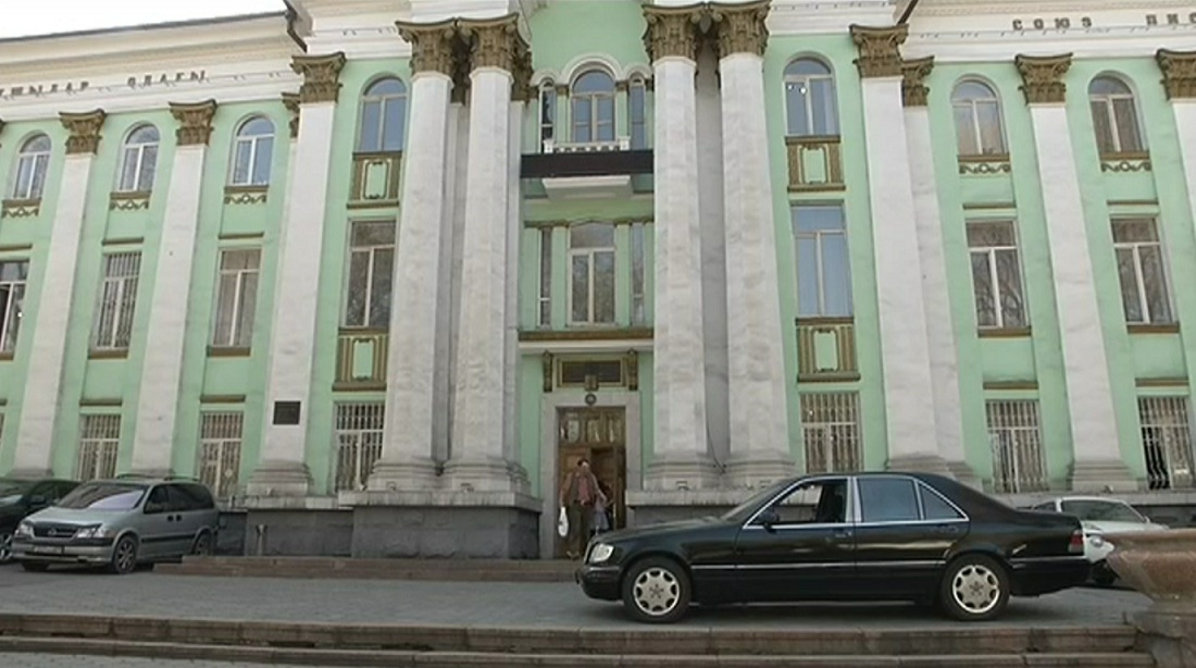 Qala ákimi qalamgerlermen qaýyshty