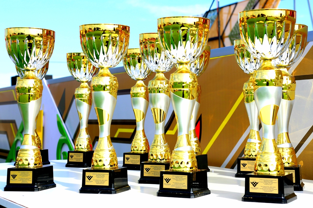 Prezıdent Qazaqstannyń Qarýly kúshterin áskerı oıyndardaǵy jeńisimen quttyqtady