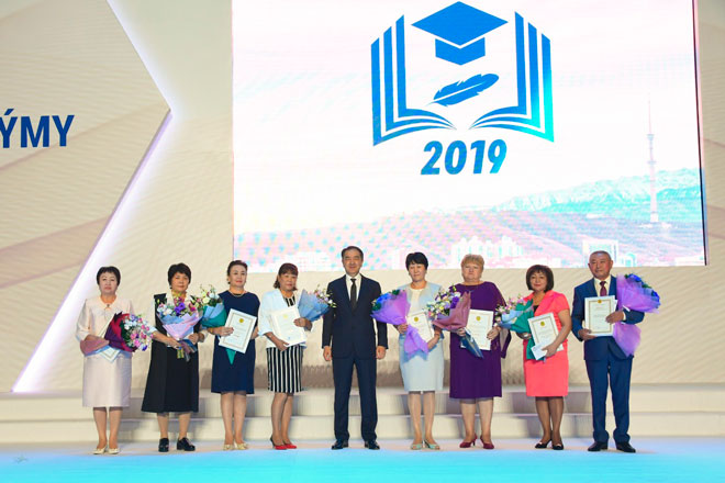 Almatyda bilim júıesi qyzmetkerleriniń forýmy ótti