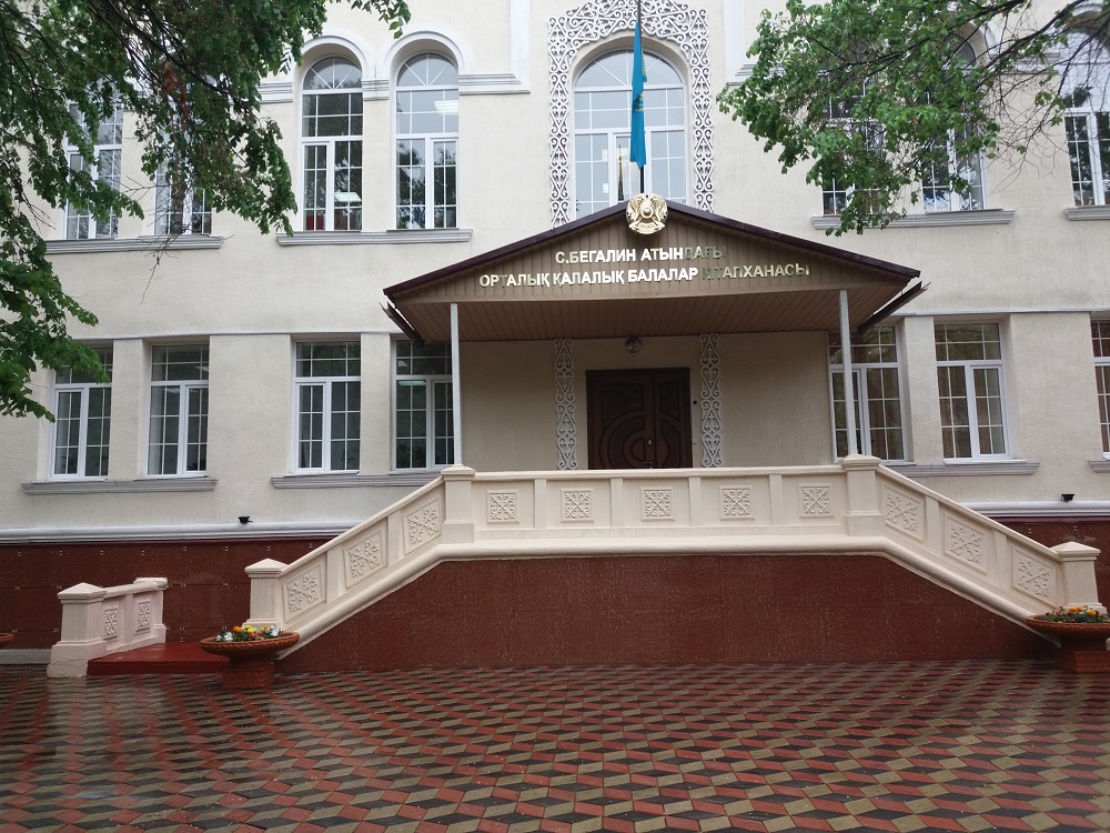 Rýhanııat ordasy  kitap oqý men ónerge baýlıdy