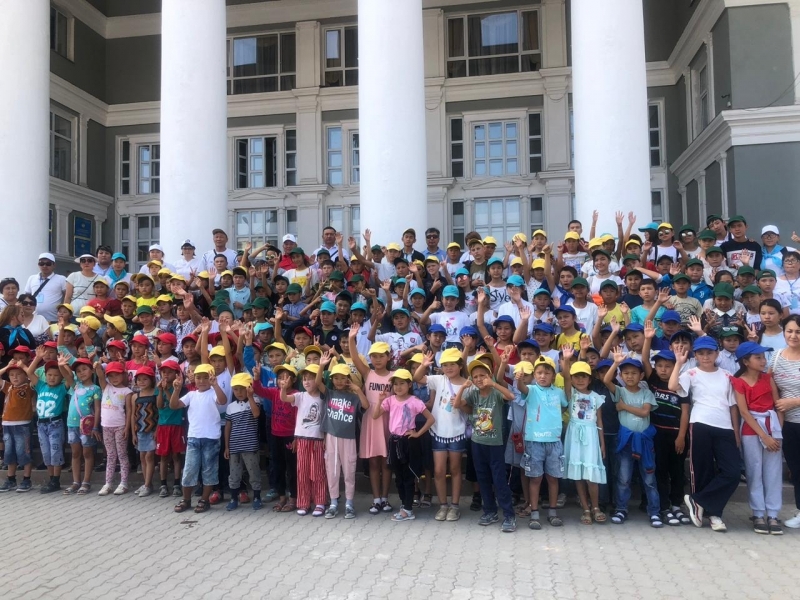 Arystyń balalary Balqashty aralady