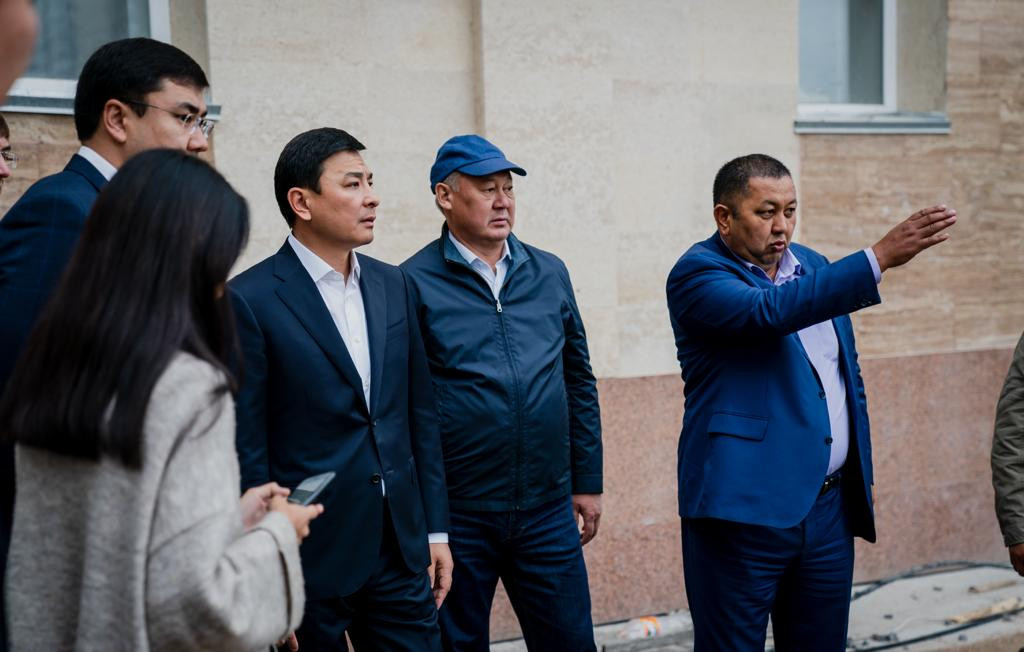 Altaı Kólginov elordadaǵy jańa mekteptiń qurylysymen tanysty