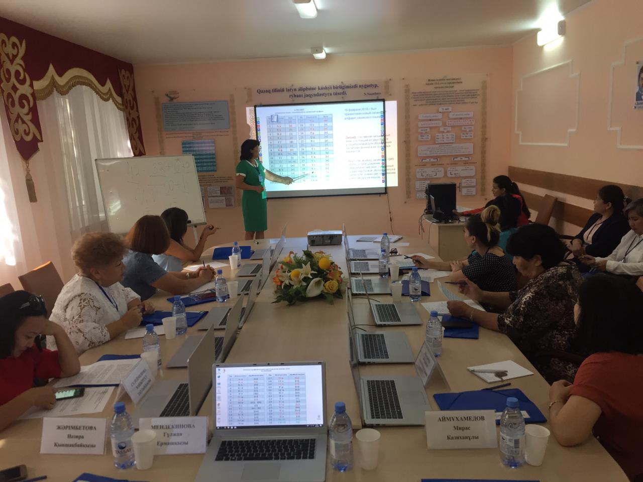 Qostanaıda reseılik qandastarǵa qazaq tilin úıretý semınar-trenıngi ótti
