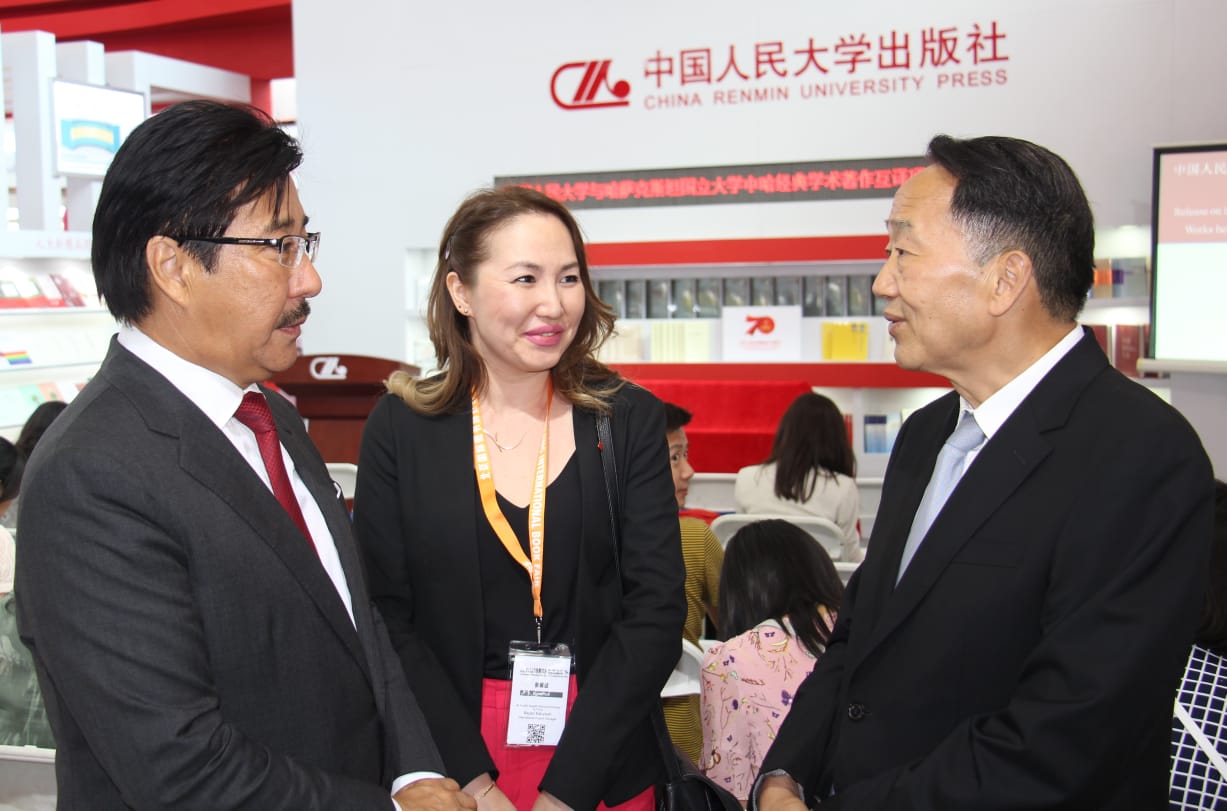 Qytaıda qazaqstandyq ǵalymnyń kitaby jaryqqa shyqty