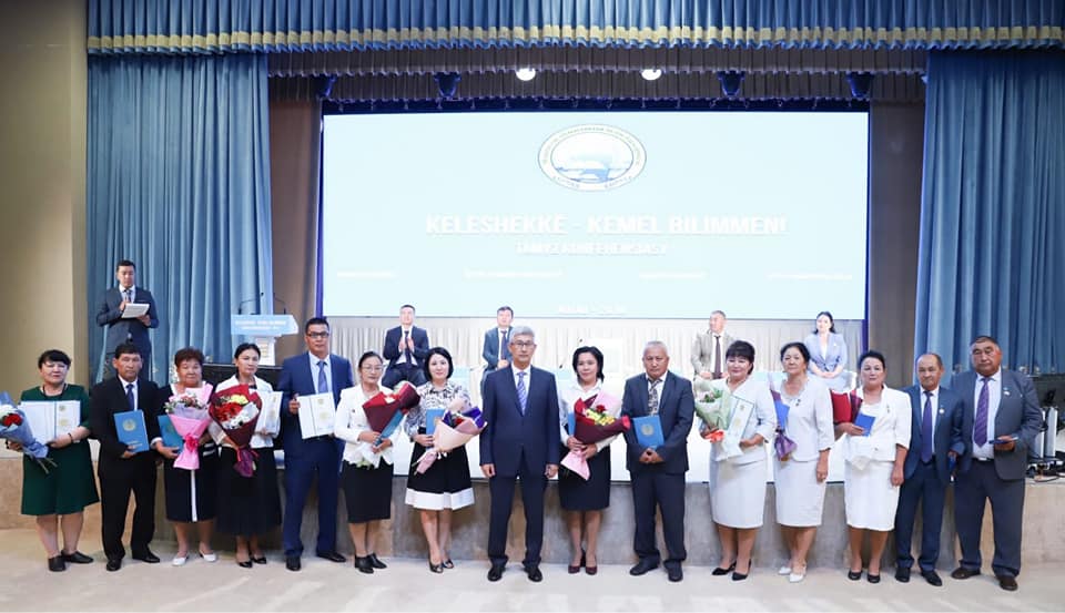 Mańǵystaýda úzdik ustazdar marapattaldy