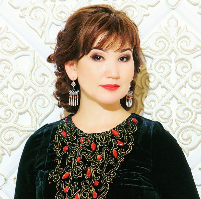 О́ner ákeniń qanymen, ananyń sútimen darıdy