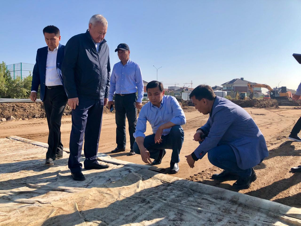 Elorda ákimi jol qurylysyn tekserdi