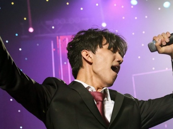 Dımash Qudaıbergen "Novaıa volna" baıqaýynda óner kórsetti (vıdeo)