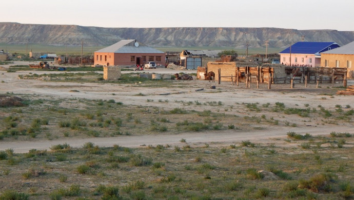 Aqtóbede aýyl turǵyndary kópir salyp aldy