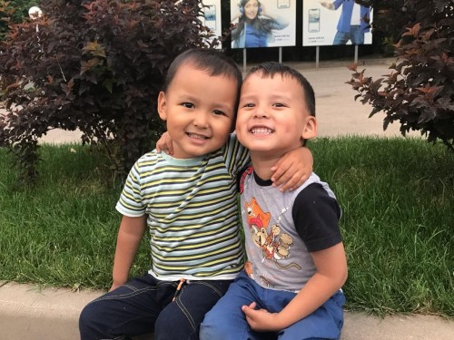 Almatyda egizder sherýi ótti